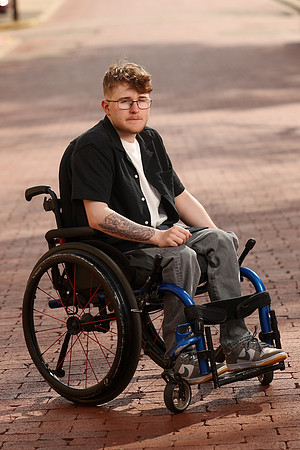 049A5600